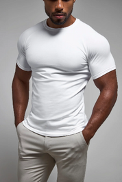 ATHLETIC FIT T-SHIRT IN BLACK