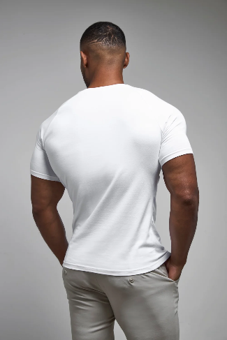 ATHLETIC FIT T-SHIRT IN BLACK